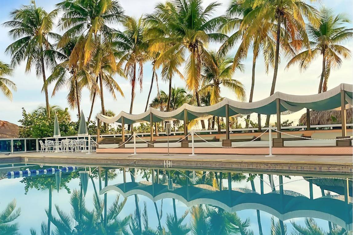 Weekday Promo Pool and beach at Seacoast Suites on Miami Beach